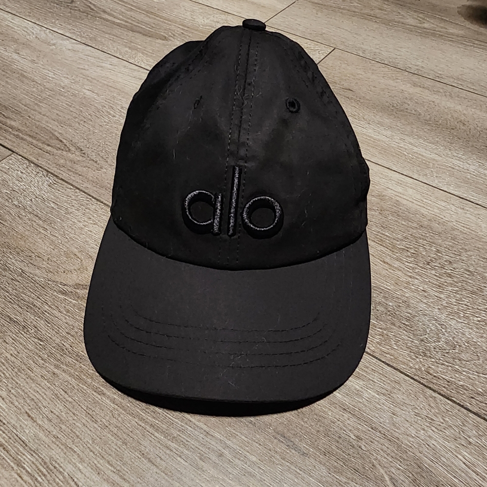 Alo off duty black hat